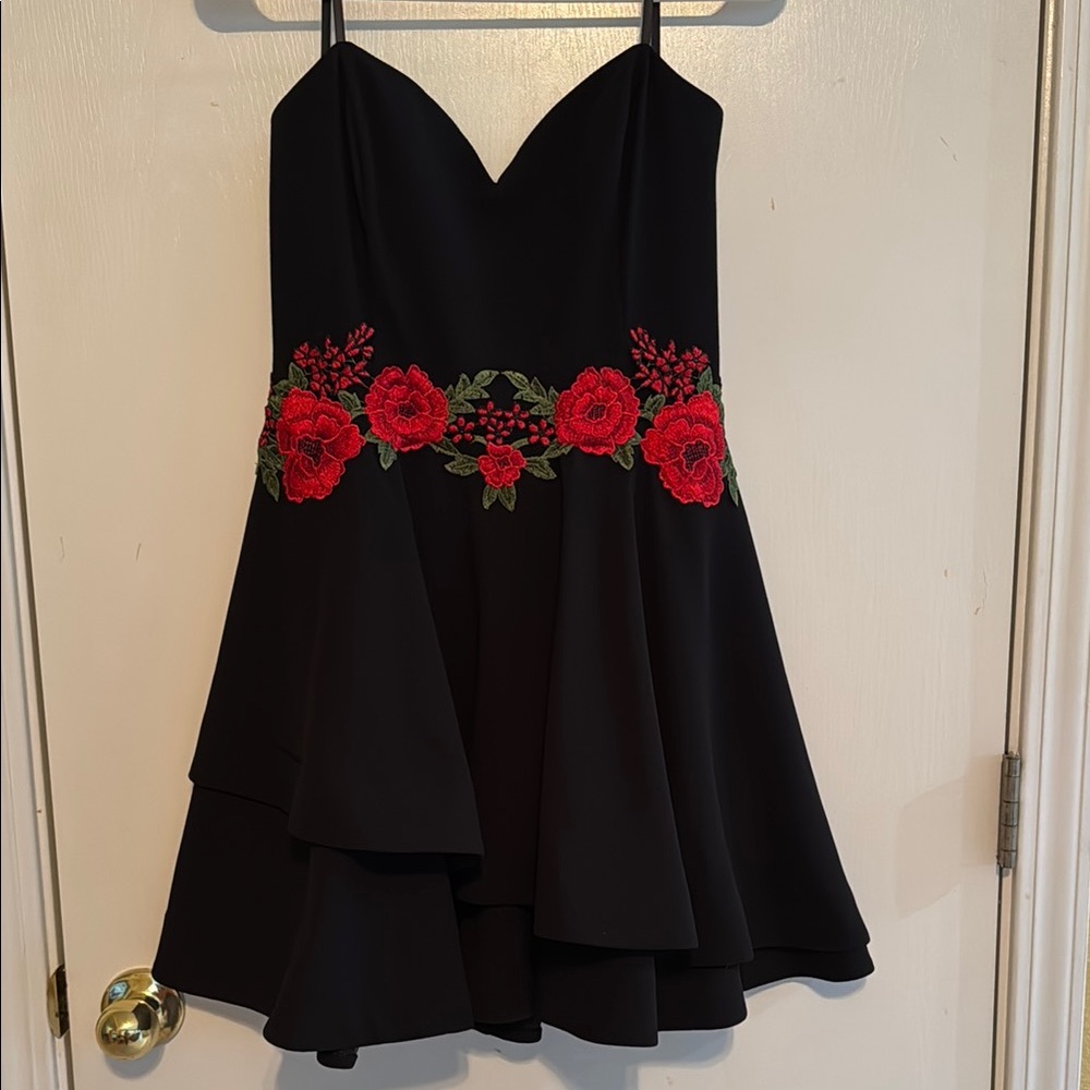 B. Smart Black Tiered Strapless Dress with Red Floral Embroidery